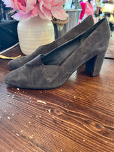 Load image into Gallery viewer, Vintage Bata International Pumps (Size 10)