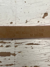 Cargar imagen en el visor de la galería, Sparkly Pink Leather Belt (Size M)