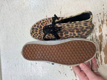 Cargar imagen en el visor de la galería, Vans Animal Print Hi-Top Skate Shoes (Size 8/Men’s 6.5)