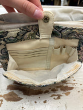 Cargar imagen en el visor de la galería, Vintage Embroidered Crossbody Purse