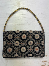Cargar imagen en el visor de la galería, Vintage Velvet Bejewelled Purse