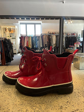 Charger l'image dans la galerie, Wind River Red Rain Boots (Size 8)