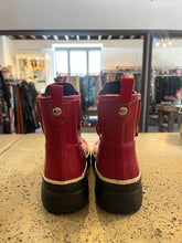 Charger l'image dans la galerie, Wind River Red Rain Boots (Size 8)