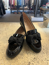 Charger l'image dans la galerie, Bandolino Black Bow Loafers (Size 7.5)