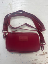 Cargar imagen en el visor de la galería, Sephora x Dagne Dover Sling Bag