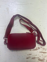 Cargar imagen en el visor de la galería, Sephora x Dagne Dover Sling Bag