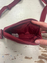 Cargar imagen en el visor de la galería, Sephora x Dagne Dover Sling Bag