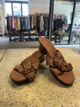 Load image into Gallery viewer, Italian Shoemakers Brown Strappy Wedges (Size 8)