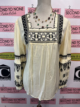 Cargar imagen en el visor de la galería, NWT Embroidered Boho Blouse (Size L)
