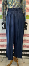 Load image into Gallery viewer, Italian Made Navy Pants (Size Eu 42)