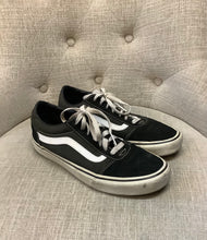 Load image into Gallery viewer, Vans Black & White Skate Shoes (Size 9.5)