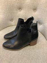 Load image into Gallery viewer, Dr. Scholl’s Ankle Boots (Size 6.5)