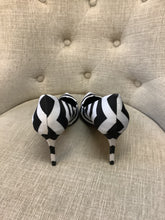 Load image into Gallery viewer, ASOS Black & White Chevron Pumps (Size 7)