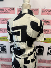 Charger l'image dans la galerie, Graphic Black Print Cropped Top