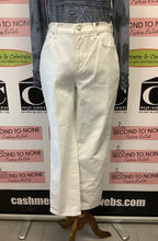 Charger l'image dans la galerie, NWT Amanda White Classic Rise Jeans (Size 10)