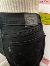 Charger l'image dans la galerie, Levi’s Black Classic Straight Leg Jeans (Size 8)