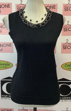 Cargar imagen en el visor de la galería, Top brillante con joyas de Jones NY (M)
