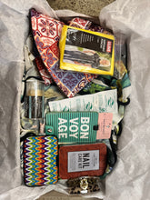 Charger l'image dans la galerie, Women's Mystery Box (Travel Theme)