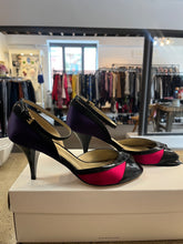 Cargar imagen en el visor de la galería, Nine West Two Tone Satin Heels (Size 6)