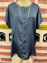 Charger l'image dans la galerie, Soft Satiny Steel Blue Blouse (Size 2X)