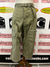 Load image into Gallery viewer, Columbia Cropped Khaki Cargo Pants (Size 30)