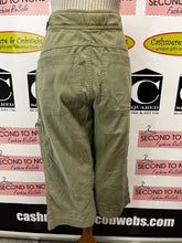 Load image into Gallery viewer, Columbia Cropped Khaki Cargo Pants (Size 30)
