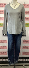 Cargar imagen en el visor de la galería, Top de rayas plateadas brillantes de Jones NY (S)