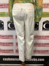 Load image into Gallery viewer, Melanie Lyne White Straight Leg Pants (Size 6)