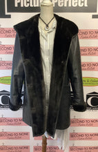 Cargar imagen en el visor de la galería, Vintage Nuage Faux Leather Brown Coat (Size L)