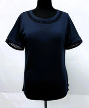 Cargar imagen en el visor de la galería, T-Shirt with Cut-Out Details (2 Colors)
