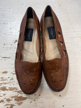 Load image into Gallery viewer, Vintage Marche-Mellow Tan Leather Slip On Loafers (Size 8)