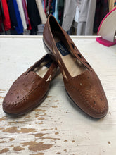 Load image into Gallery viewer, Vintage Marche-Mellow Tan Leather Slip On Loafers (Size 8)
