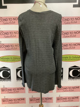 Cargar imagen en el visor de la galería, Karl Lagerfeld Timeless Grey Longsleeve (Size L/XL)