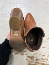 Charger l'image dans la galerie, Brown Floral Embossed Ankle Boots (Size 8/EU 39)