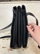 Cargar imagen en el visor de la galería, Vintage Triple Compartment Leather Handbag