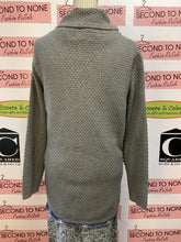 Cargar imagen en el visor de la galería, NWT Urban Cotton Plus Size Grey Cardigan (Size M)
