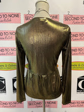 Cargar imagen en el visor de la galería, NWT Michael Kors Gold Shimmer Top (Size S)
