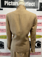 Load image into Gallery viewer, Vintage Amanda Smith Suit Jacket & Skirt (Size 10)