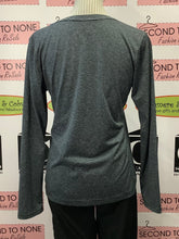 Cargar imagen en el visor de la galería, Top deportivo a rayas con cuello en V RBX (L)