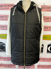 Cargar imagen en el visor de la galería, Fleece Lined Hooded Puffer Vest (Size S)