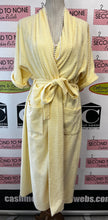Cargar imagen en el visor de la galería, Soft Yellow Gloria Vanderbilt Robe (Size L)