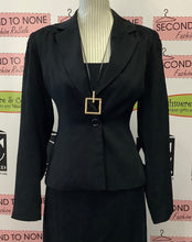 Cargar imagen en el visor de la galería, Vintage Lace + Lovely Blazer (Size XL)