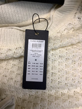 Load image into Gallery viewer, NWT Vero Moda Knit O-Neck Blouse (Size M)