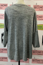 Cargar imagen en el visor de la galería, Tribal Silver Layer Top (Size L)