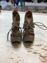 Load image into Gallery viewer, H&M Lace Up Wicker Wedges (Size 40)