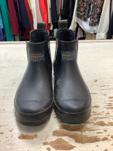 Load image into Gallery viewer, Pendleton Rubber Boots (Size 7)