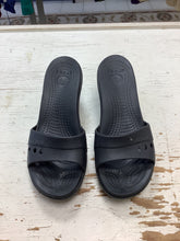 Cargar imagen en el visor de la galería, Crocs Black Sandals (Size 7)