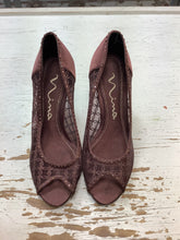 Charger l'image dans la galerie, Nina Brown Gemstone Evening Heels (Size 7)
