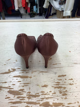 Charger l'image dans la galerie, Nina Brown Gemstone Evening Heels (Size 7)