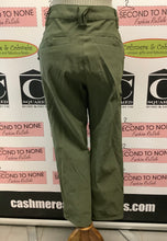 Cargar imagen en el visor de la galería, Wind River Green Pants (Size 10X30)
